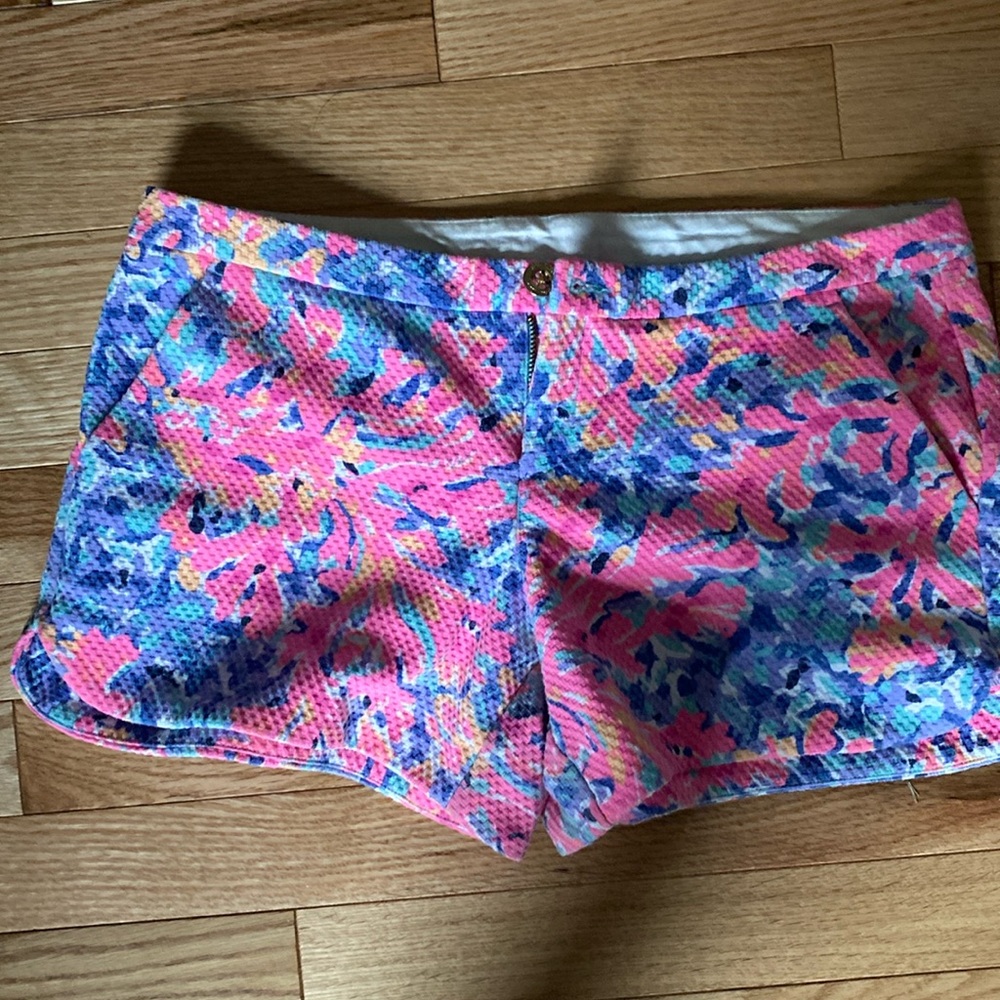 Lilly Pulitzer shorts size 4 beautiful bright colors.  In great condition.